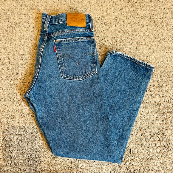 Levi’s Wedgie Straight Distressed High Rise Jeans - Picture 6 of 8